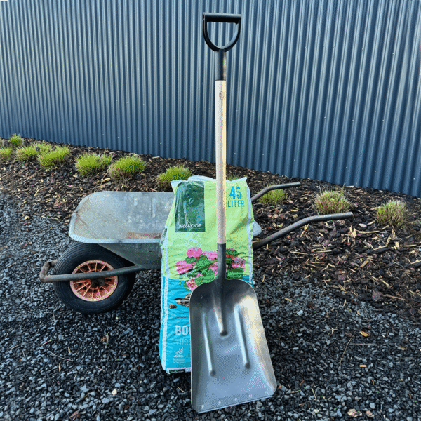 DeWit Aluminum Scoop D Grip Shovel, Head: 22.5D x 12.5"W; Total: 47"L - Image 3